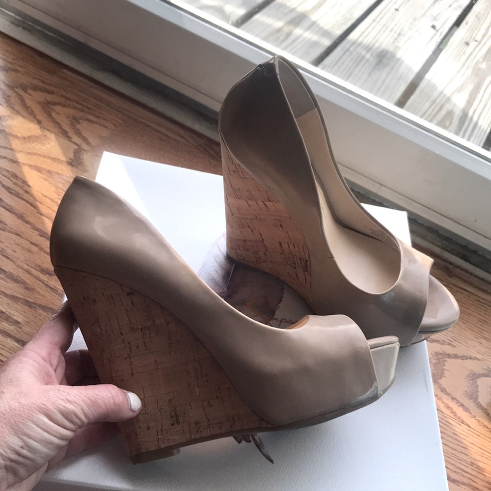 Jessica Simpson nude patent leather wedges EUC only worn 2 times size 5